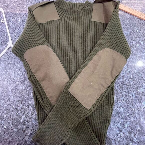 DSCP U.S. Military Service 100% Wool Sweater w/ Epaulets - Olive Green - Size 38 - Picture 9 of 10